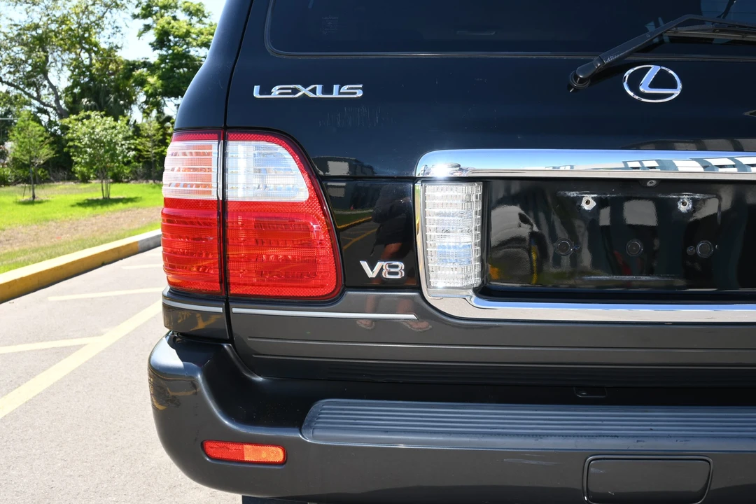 2005 Lexus LX 2nd Gen - Image 29 of 31