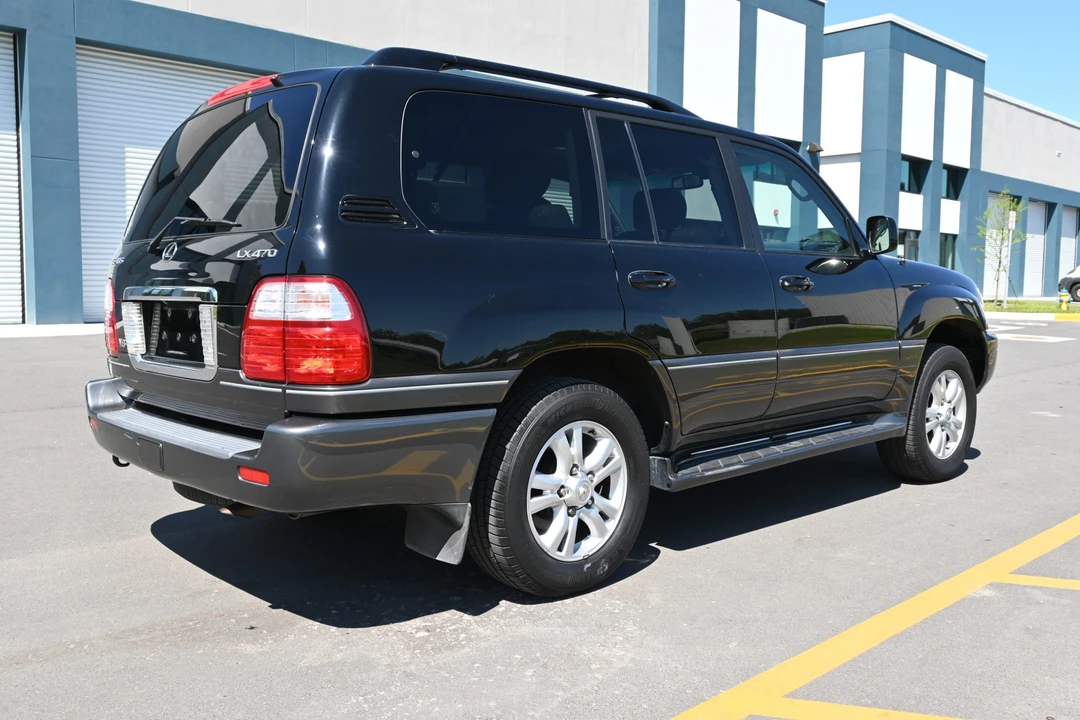 2005 Lexus LX 2nd Gen - Image 11 of 31