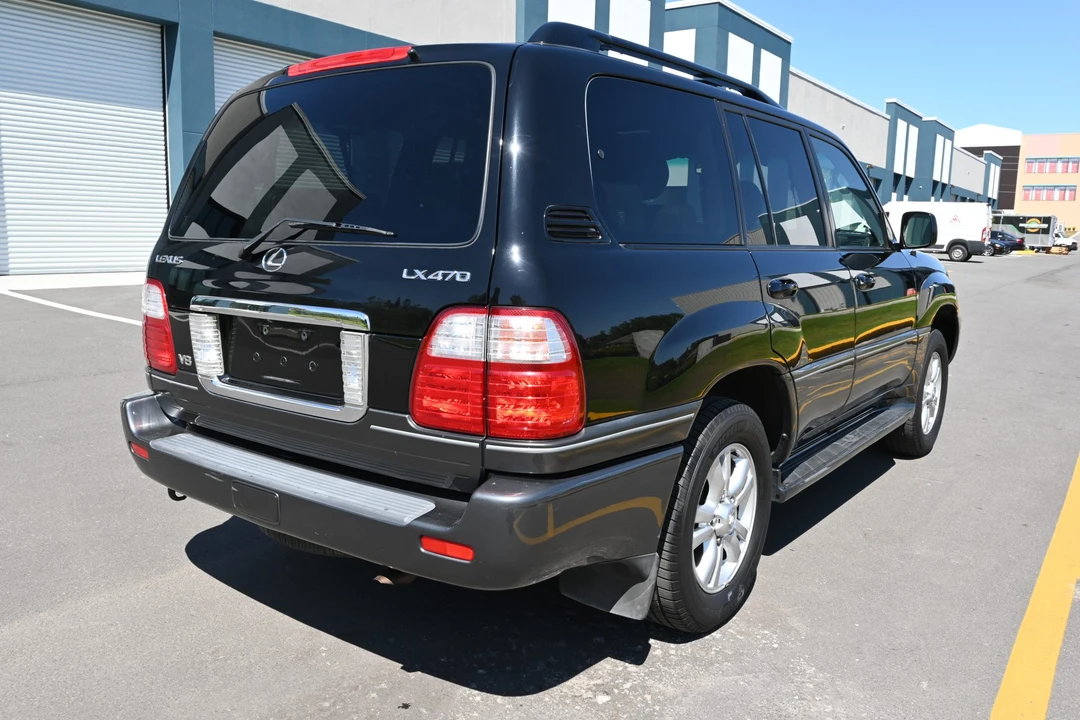 2005 Lexus LX 2nd Gen - Image 12 of 31
