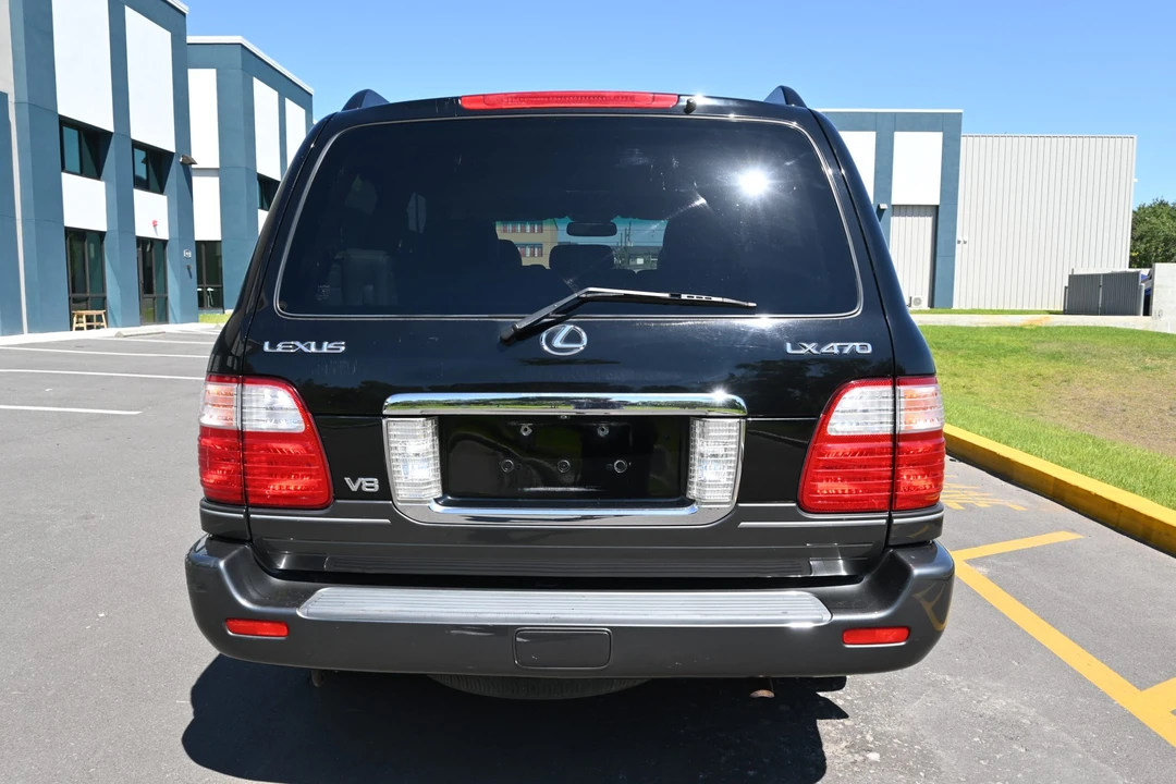 2005 Lexus LX 2nd Gen - Image 15 of 31