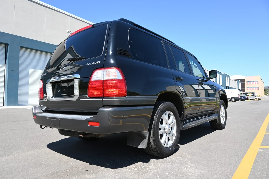 2005 Lexus LX 2nd Gen - Image 13 of 31
