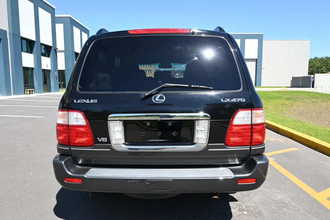2005 Lexus LX 2nd Gen - Image 14 of 31