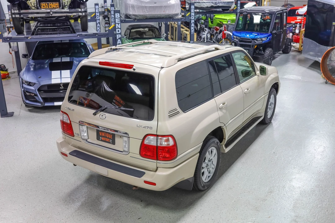 2005 Lexus LX 2nd Gen - Image 10 of 31