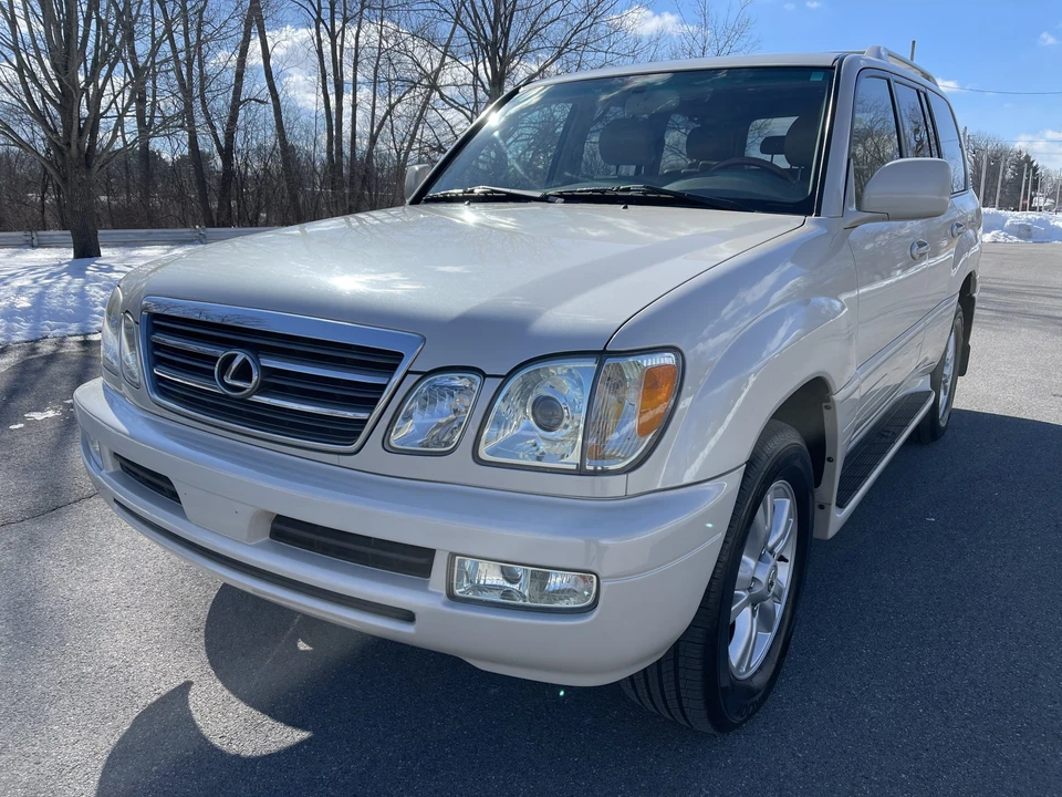2005 Lexus LX 2nd Gen - Image 11 of 31