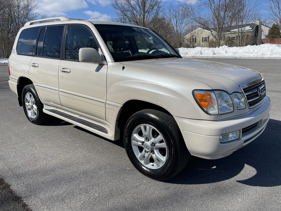 2005 Lexus LX 2nd Gen - Image 26 of 31