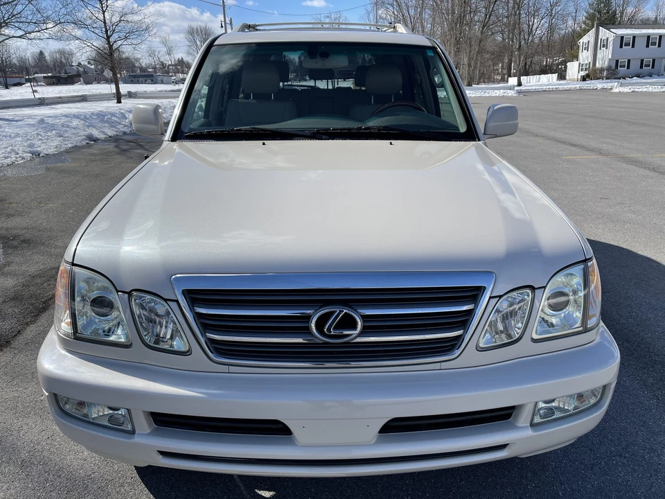 2005 Lexus LX 2nd Gen - Image 10 of 31