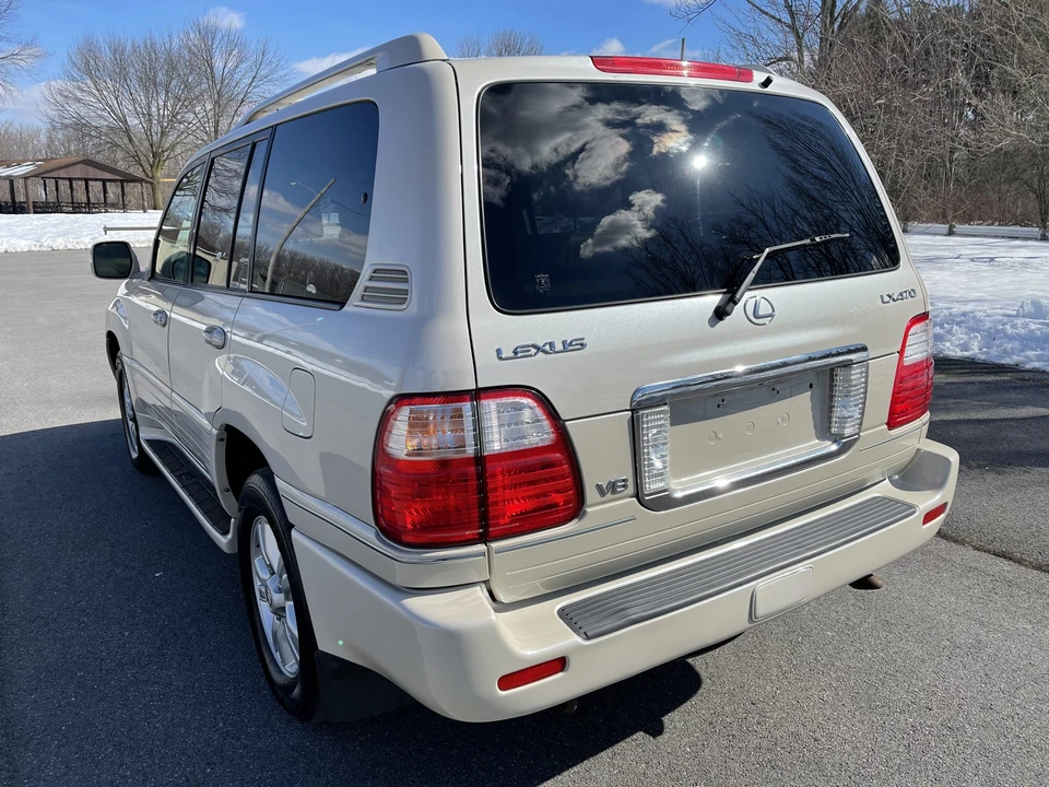 2005 Lexus LX 2nd Gen - Image 18 of 31
