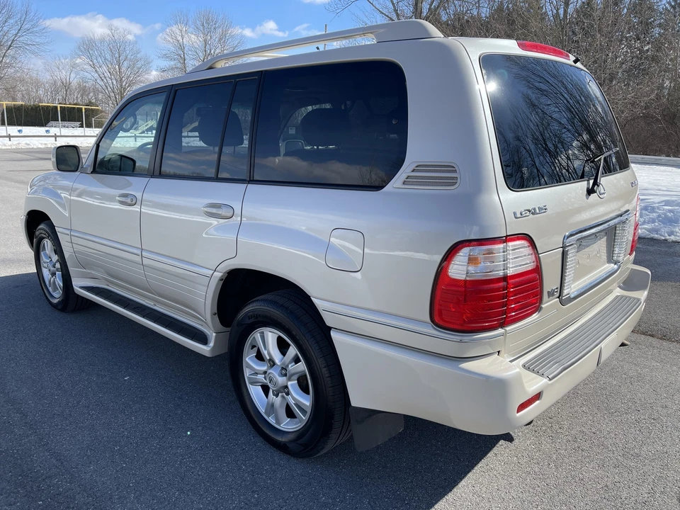 2005 Lexus LX 2nd Gen - Image 16 of 31