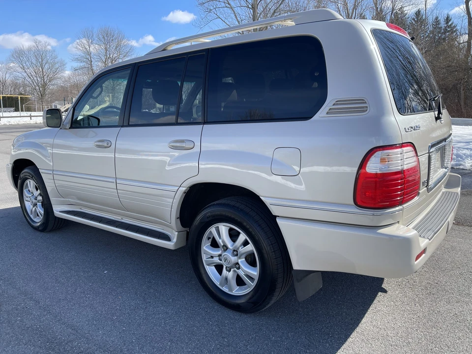 2005 Lexus LX 2nd Gen - Image 15 of 31