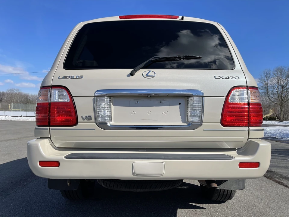 2005 Lexus LX 2nd Gen - Image 19 of 31