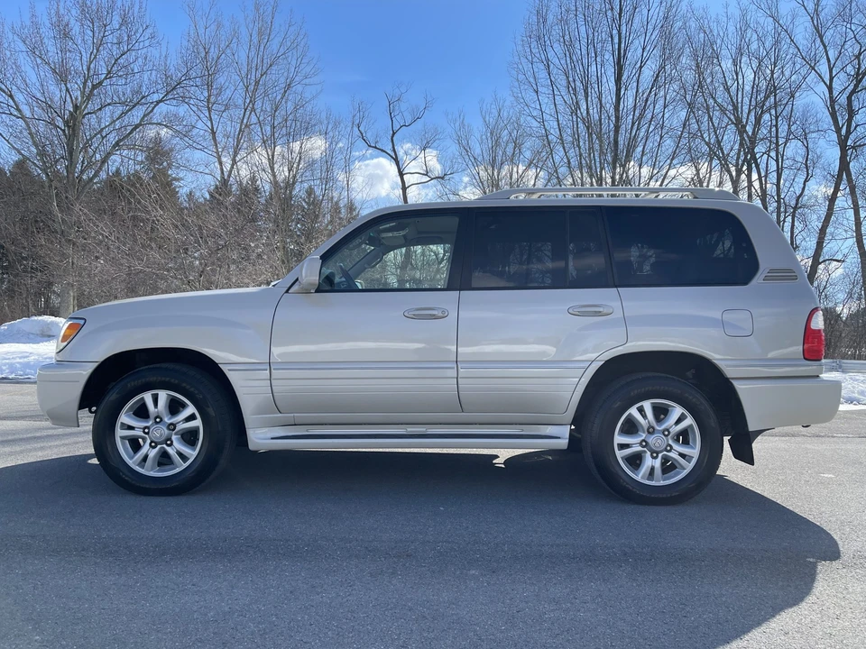 2005 Lexus LX 2nd Gen - Image 4 of 31