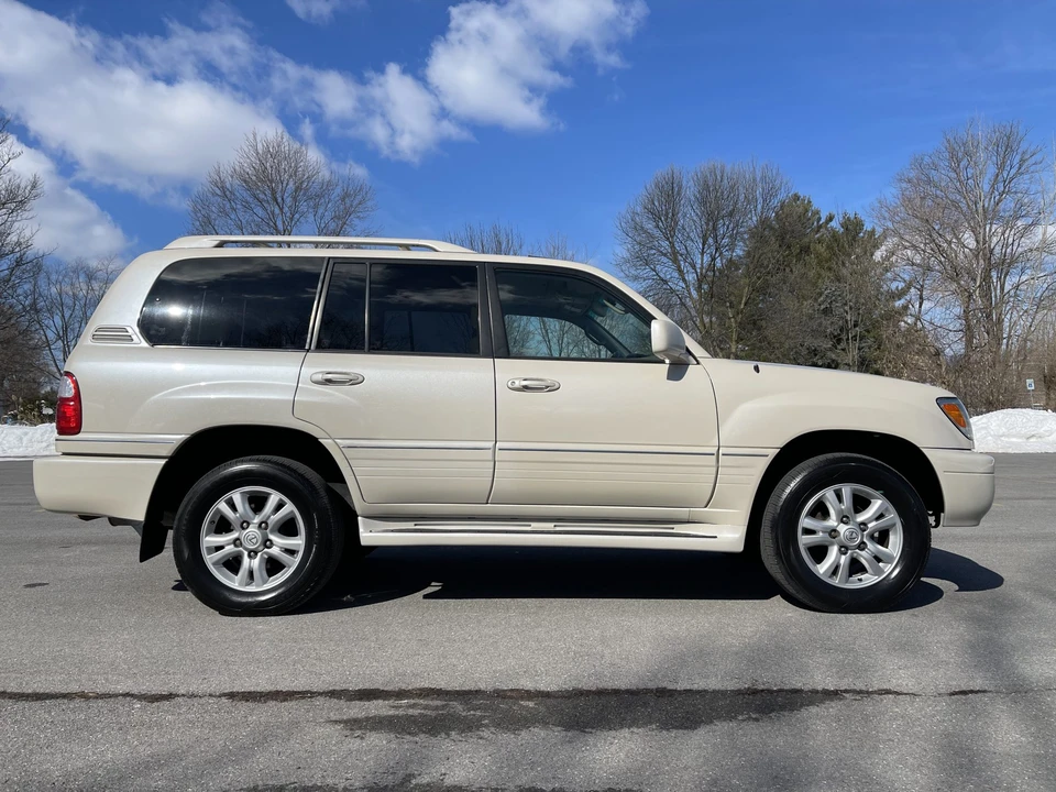 2005 Lexus LX 2nd Gen - Image 6 of 31