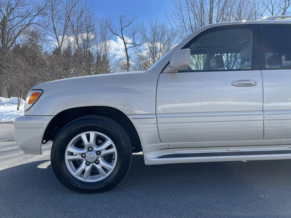 2005 Lexus LX 2nd Gen - Image 28 of 31