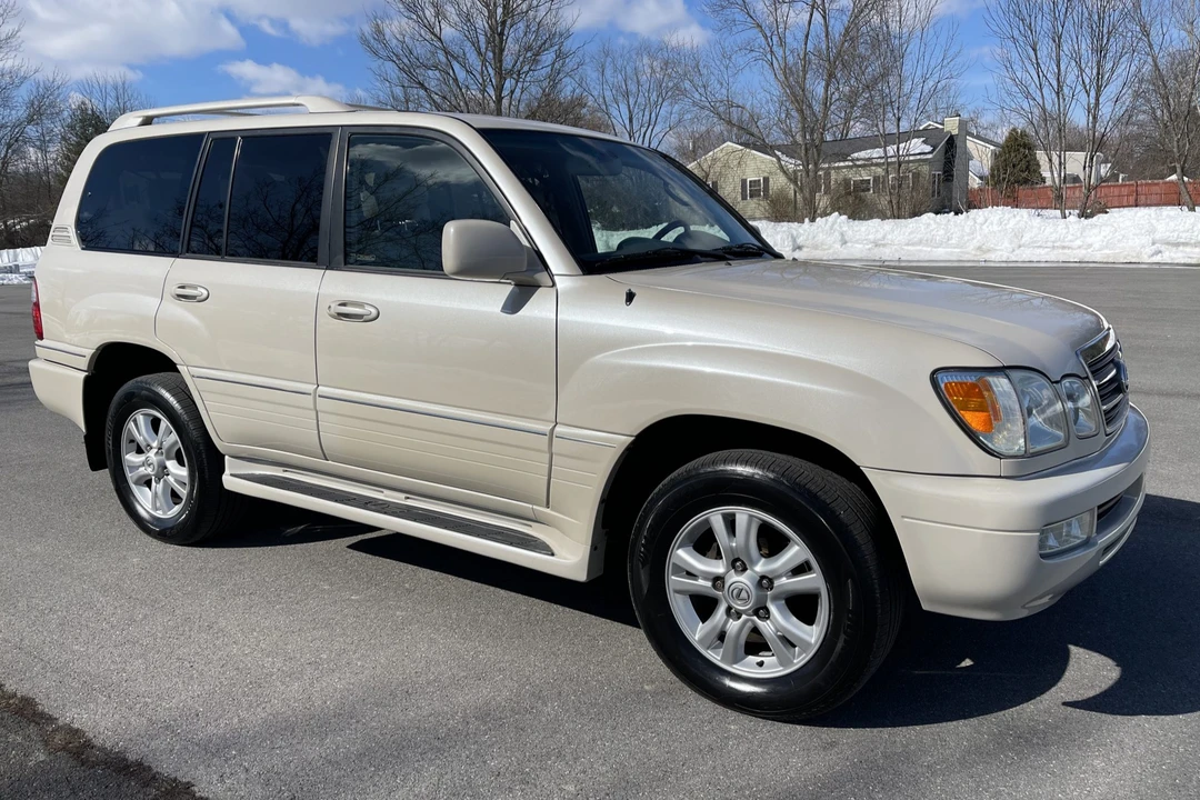 2005 Lexus LX 2nd Gen - Image 25 of 31