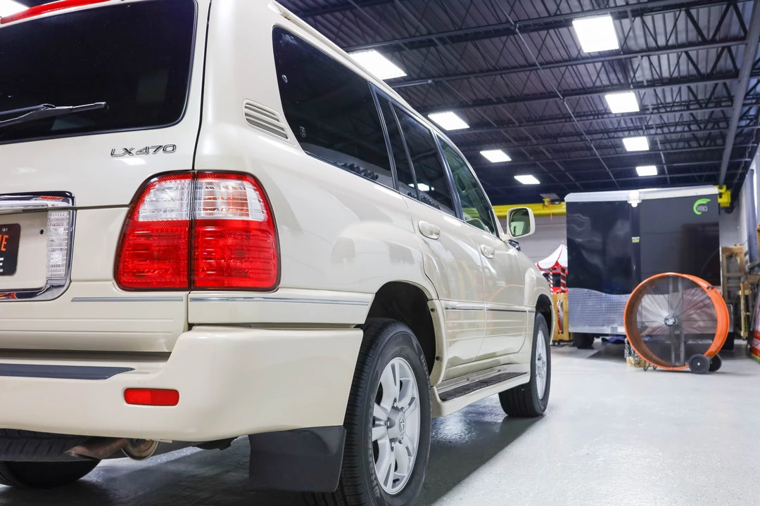 2005 Lexus LX 2nd Gen - Image 25 of 31
