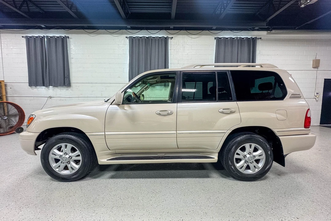 2005 Lexus LX 2nd Gen - Image 4 of 31