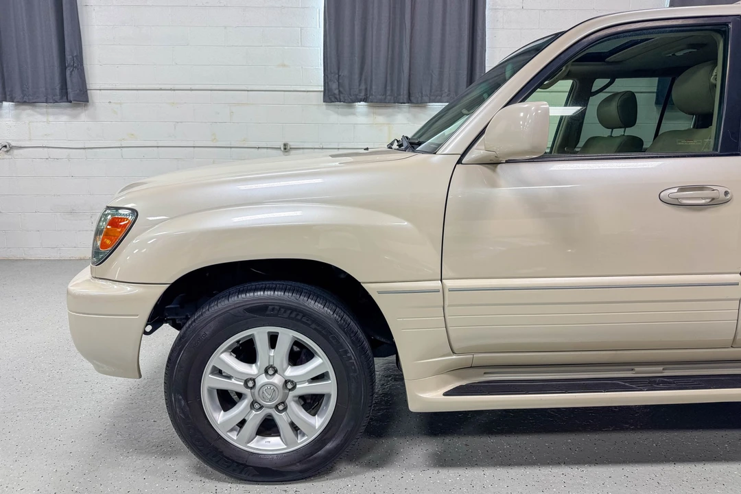 2005 Lexus LX 2nd Gen - Image 22 of 31