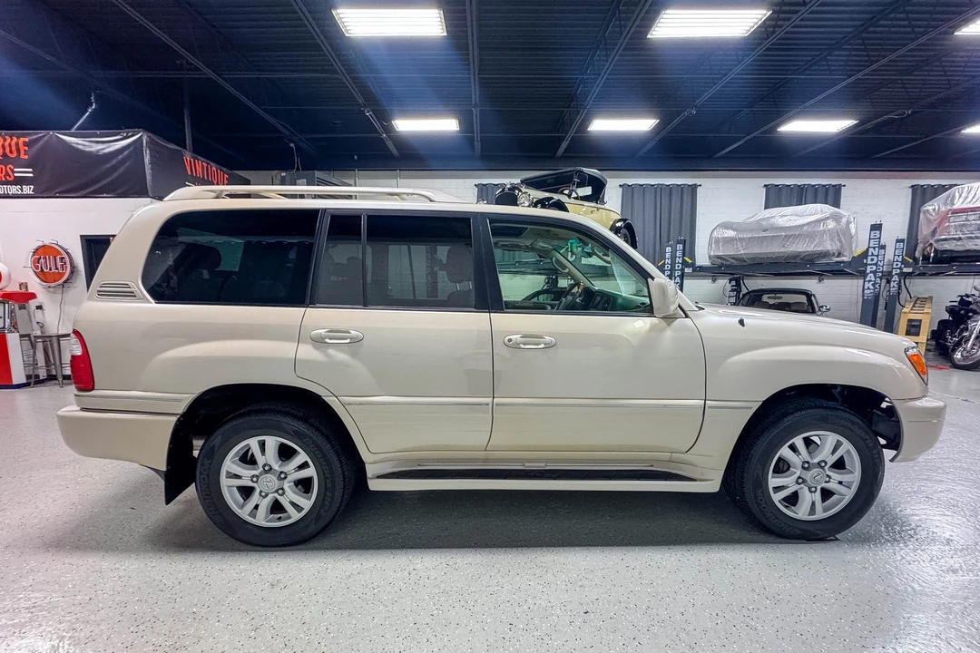 2005 Lexus LX 2nd Gen - Image 11 of 31