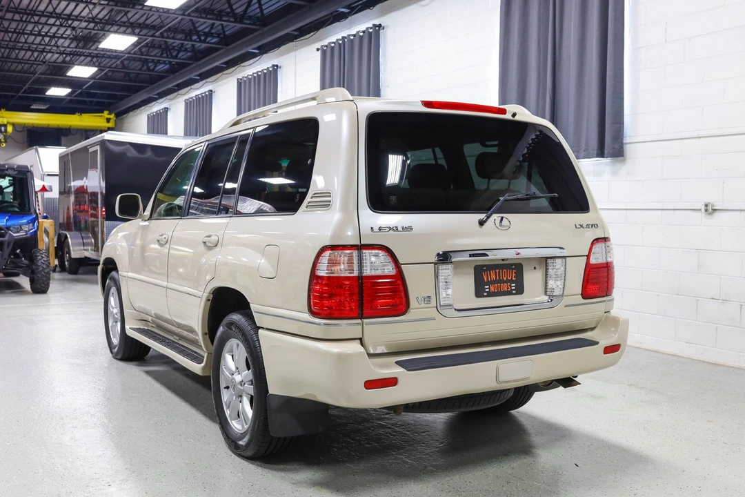 2005 Lexus LX 2nd Gen - Image 6 of 31
