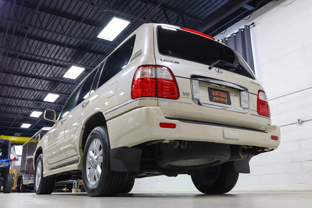 2005 Lexus LX 2nd Gen - Image 15 of 31