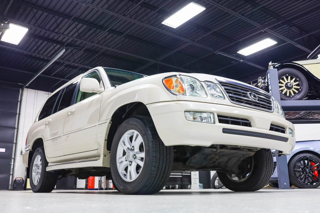 2005 Lexus LX 2nd Gen - Image 18 of 31