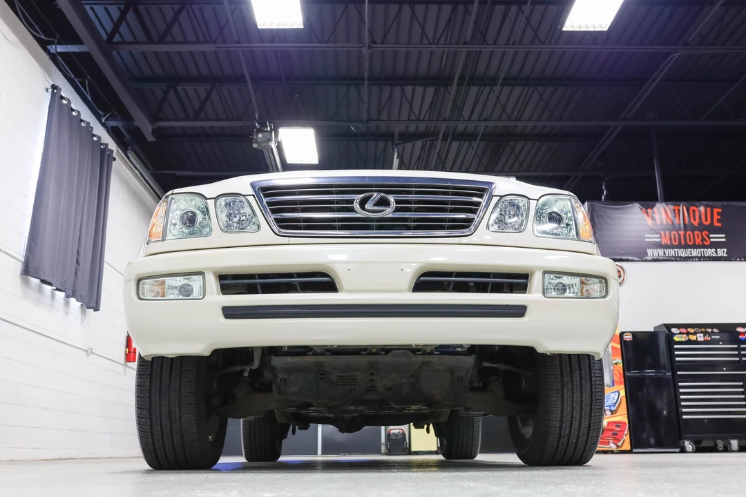 2005 Lexus LX 2nd Gen - Image 19 of 31