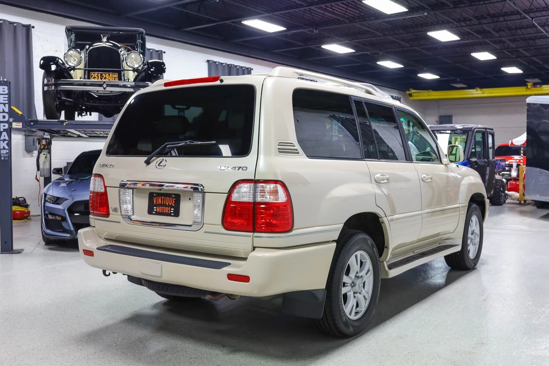 2005 Lexus LX 2nd Gen - Image 9 of 31