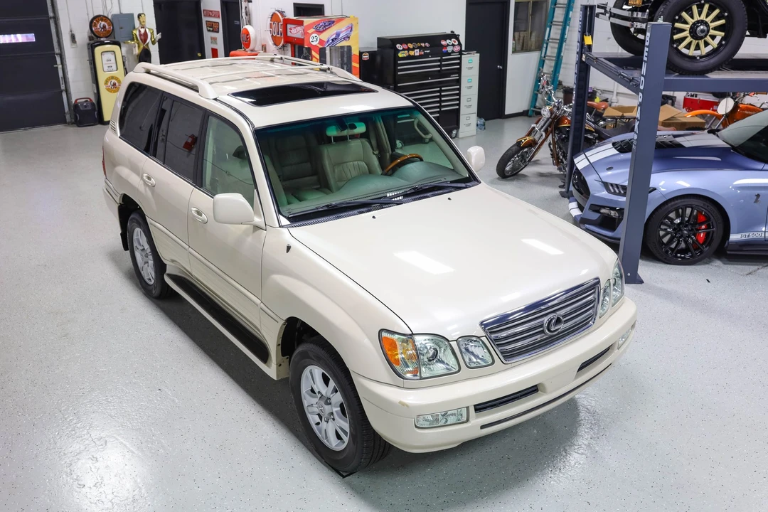 2005 Lexus LX 2nd Gen - Image 12 of 31
