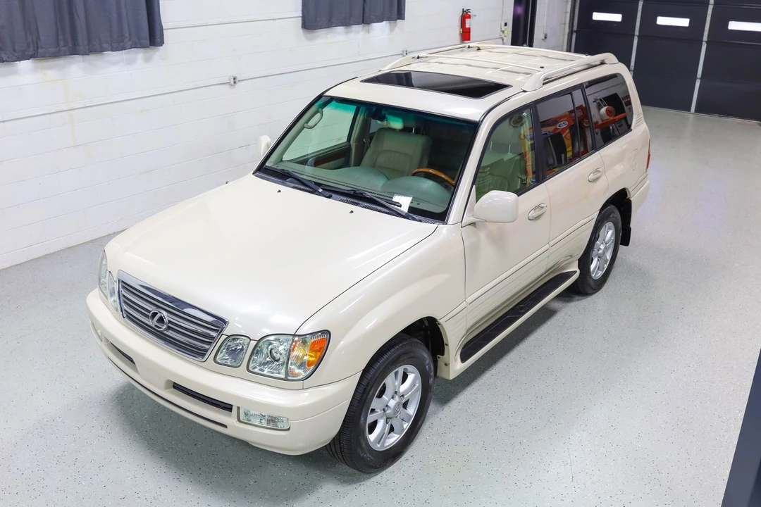 2005 Lexus LX 2nd Gen - Image 3 of 31
