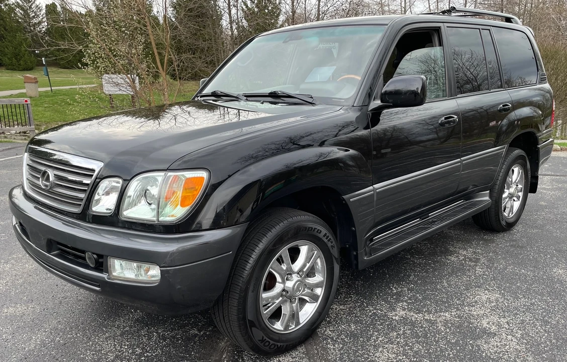 2005 Lexus LX 2nd Gen - Image 2 of 31