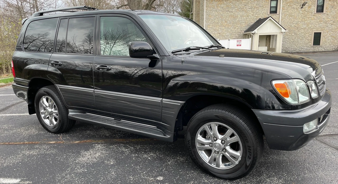 2005 Lexus LX 2nd Gen - Image 17 of 31