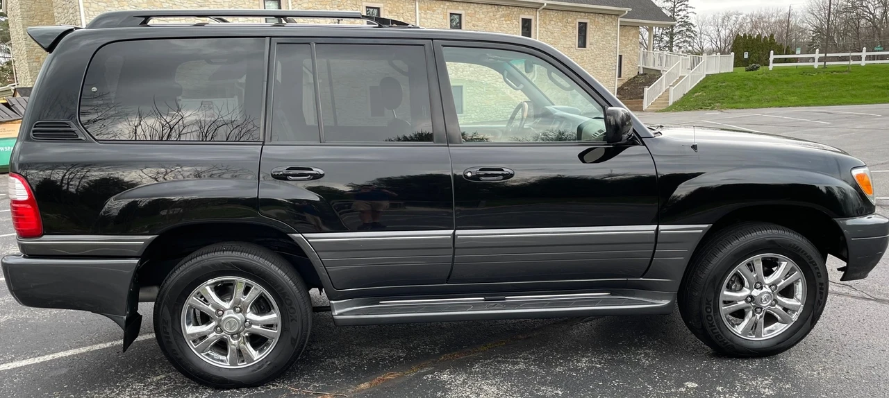 2005 Lexus LX 2nd Gen - Image 16 of 31