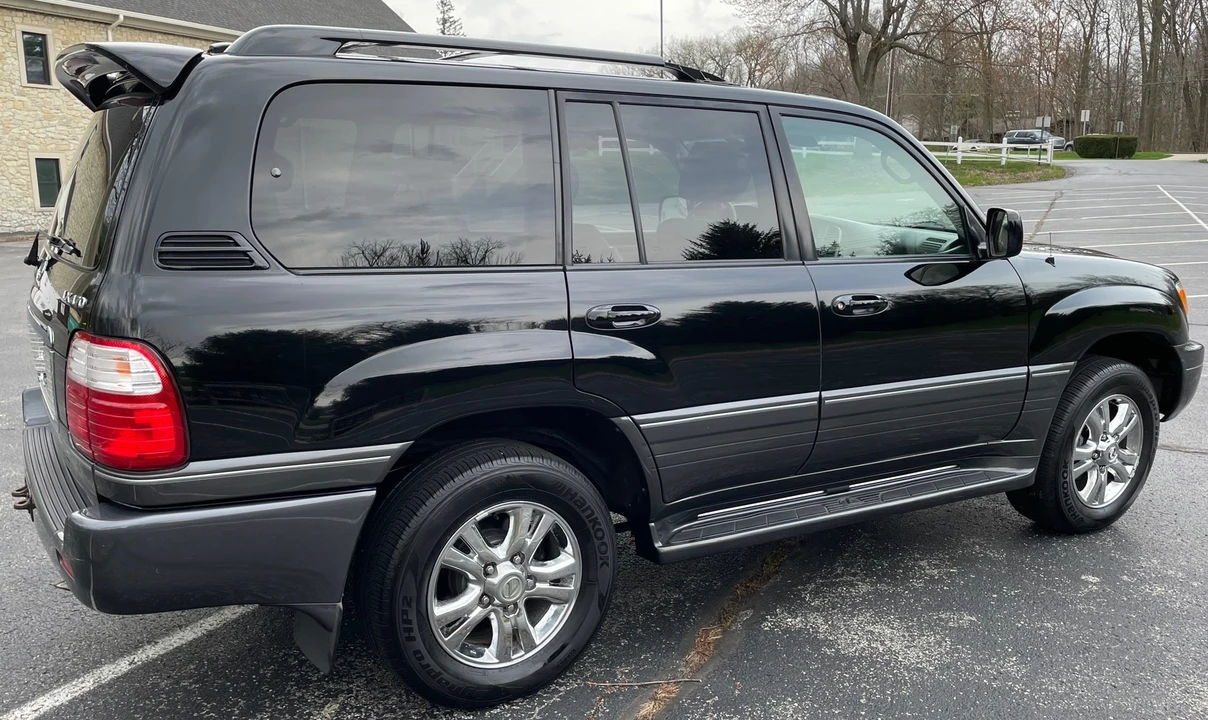 2005 Lexus LX 2nd Gen - Image 15 of 31