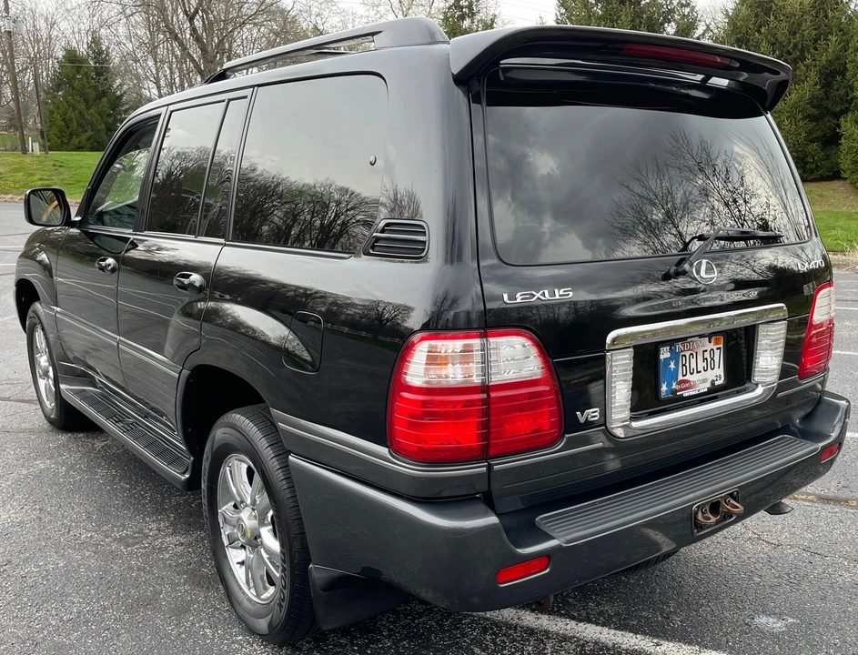 2005 Lexus LX 2nd Gen - Image 10 of 31