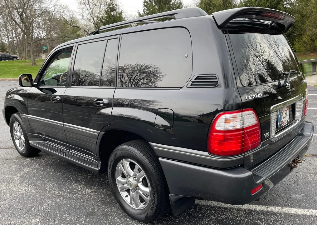 2005 Lexus LX 2nd Gen - Image 9 of 31
