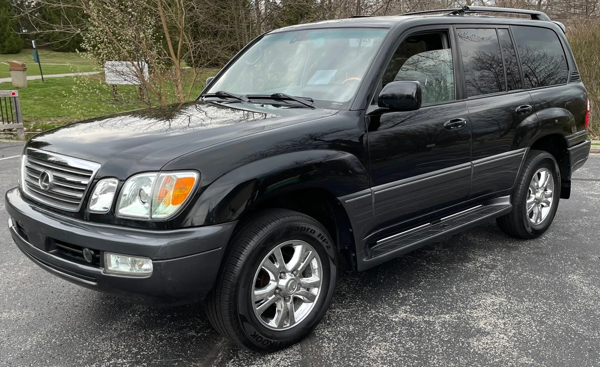 2005 Lexus LX 2nd Gen - Image 3 of 31