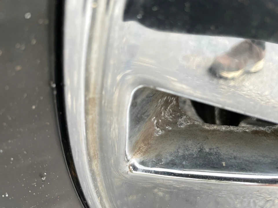 2005 Lexus LX 2nd Gen - Image 25 of 31
