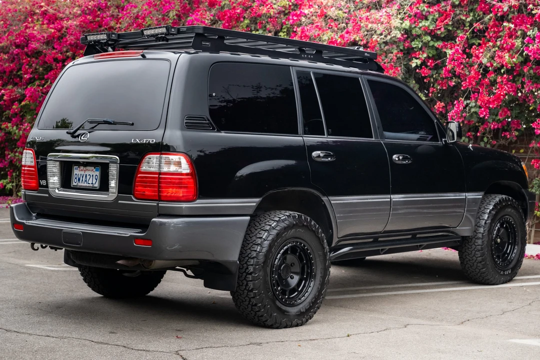 2005 Lexus LX 2nd Gen - Image 6 of 31