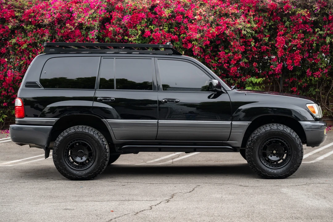 2005 Lexus LX 2nd Gen - Image 5 of 31