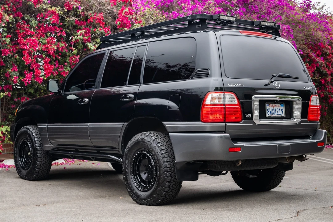 2005 Lexus LX 2nd Gen - Image 9 of 31