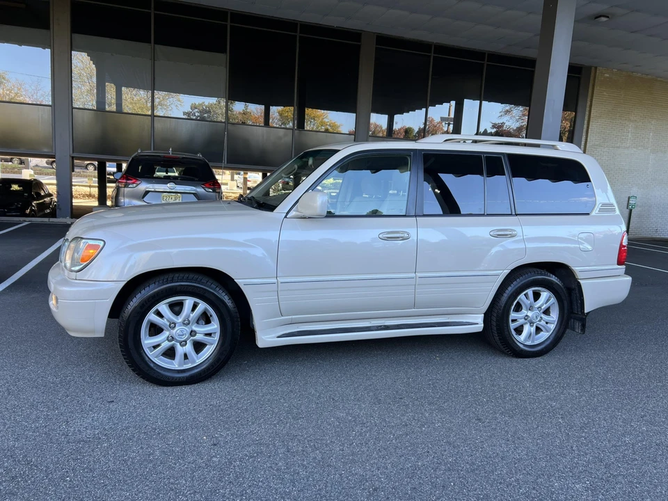 2005 Lexus LX 2nd Gen - Image 31 of 31