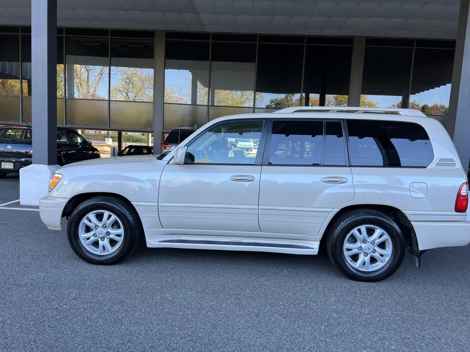 2005 Lexus LX 2nd Gen - Image 30 of 31