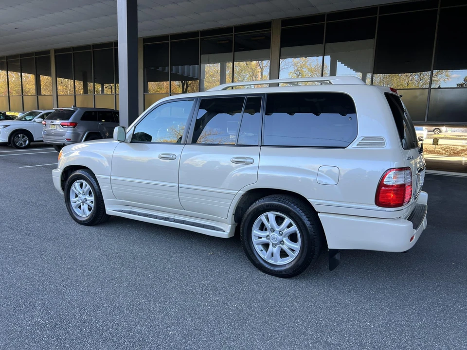 2005 Lexus LX 2nd Gen - Image 29 of 31