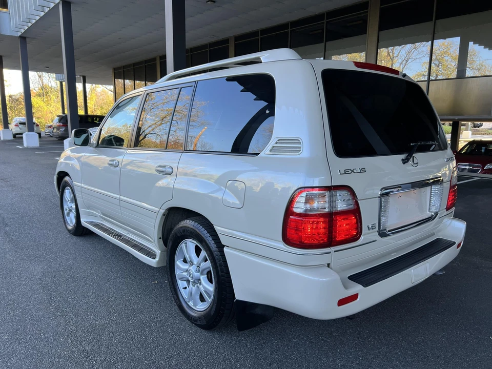 2005 Lexus LX 2nd Gen - Image 28 of 31