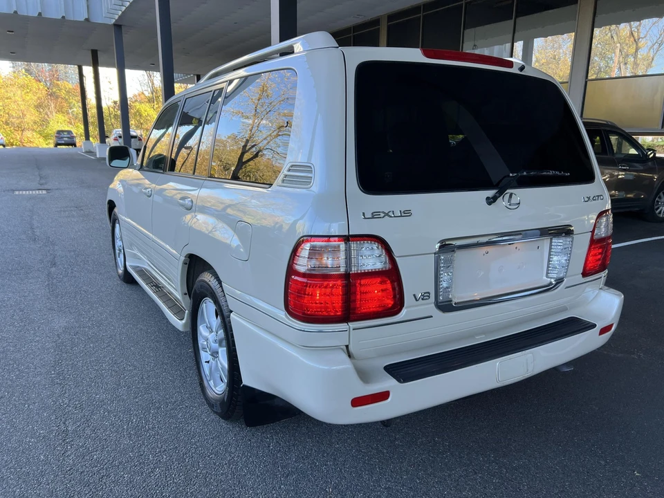 2005 Lexus LX 2nd Gen - Image 27 of 31