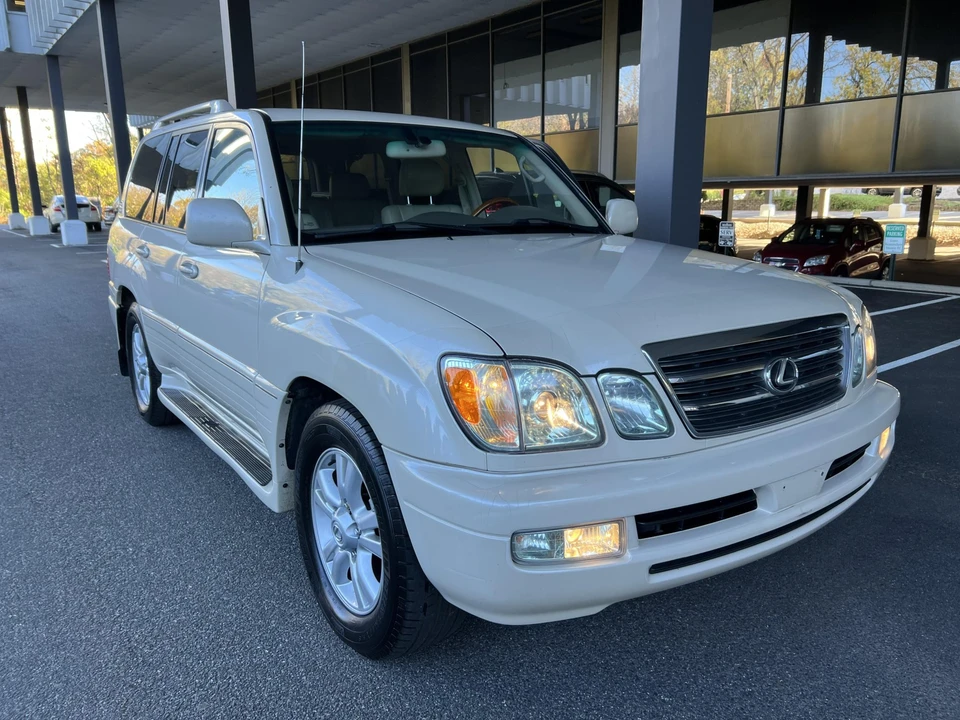 2005 Lexus LX 2nd Gen - Image 17 of 31