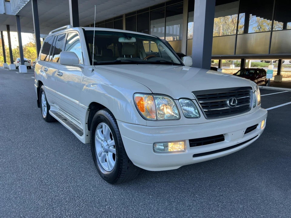 2005 Lexus LX 2nd Gen - Image 18 of 31