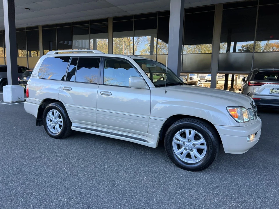 2005 Lexus LX 2nd Gen - Image 20 of 31