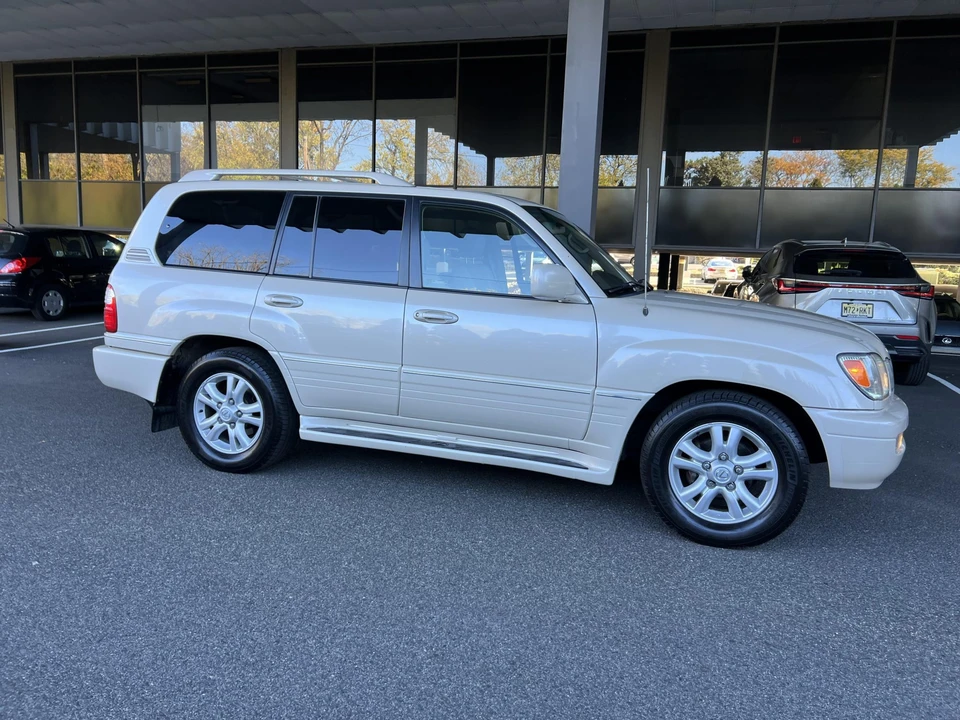 2005 Lexus LX 2nd Gen - Image 21 of 31