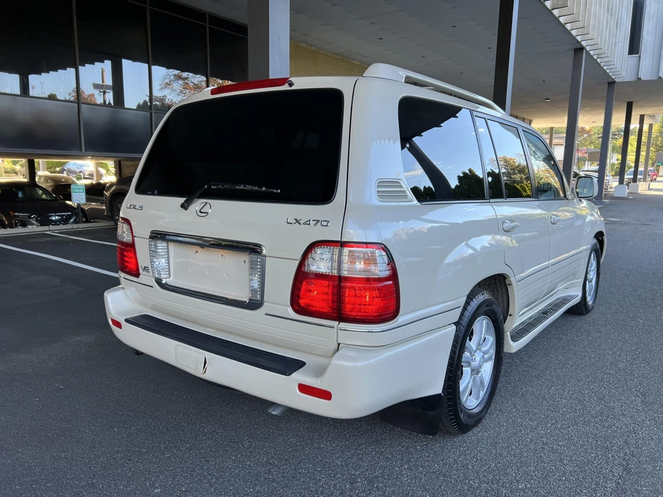 2005 Lexus LX 2nd Gen - Image 25 of 31